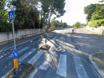 Attraversamento pedonale all'imbocco di strada delle Saline