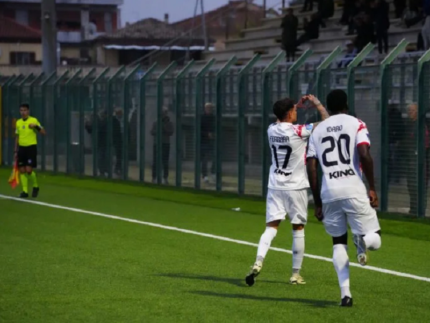 Antonio Ferrara festeggia il gol