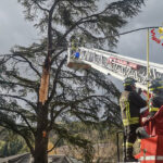 Vigili del Fuoco impegnati dopo i danni per il forte vento