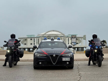 Carabinieri davanti alla Rotonda a Mare di Senigallia