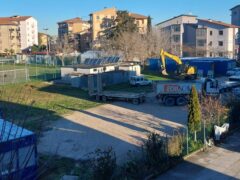 Allestimento aule container nei pressi del campo sportivo della Capanna