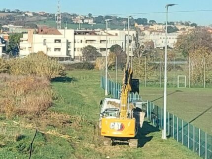 Allestimento aule container nei pressi del campo sportivo della Capanna