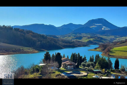 Monte San Vicino e Lago di Castreccioni - Foto Andrea Pigliapoco