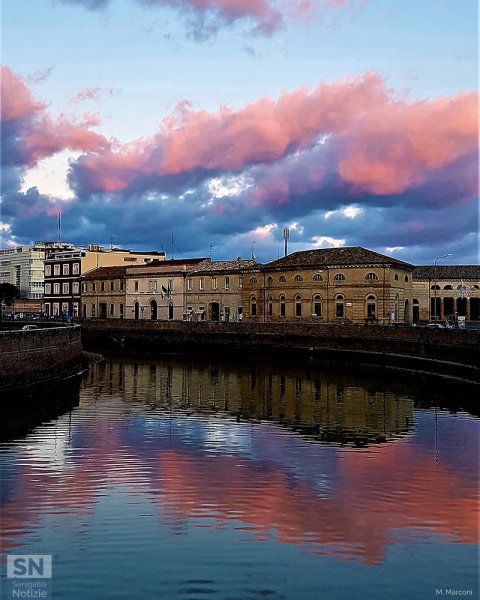 19/01/2021 - Rosa su azzurro