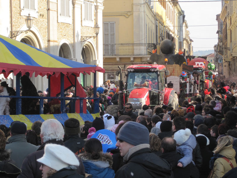 Carri di carnevale in centro a Senigallia
