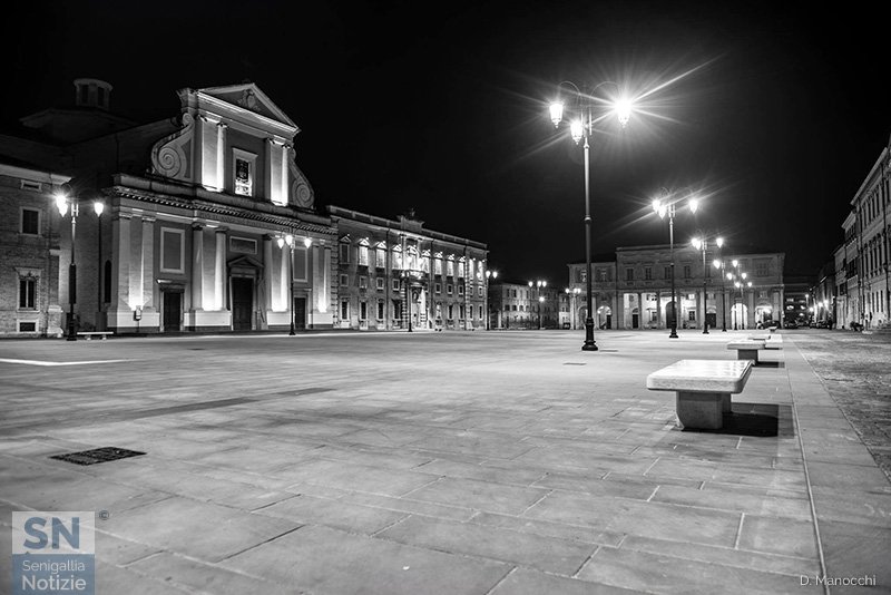 07/12/2016 - Senigallia in B/N: piazza Garibaldi