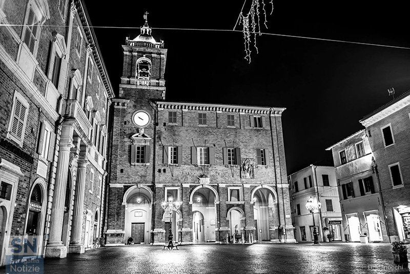 14/12/2016 - Senigallia in B/N: piazza Roma