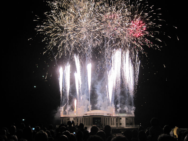 Lo spettacolo dei fuochi d'artificio dalla Rotonda di Senigallia