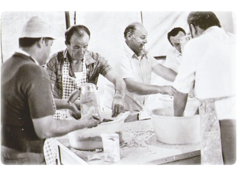 La preparazione del pesce arrosto (anni '70)