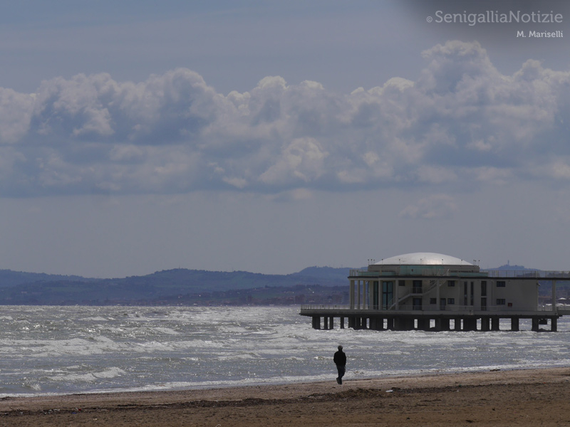 12/05/2015 - A passeggio in riva al mare