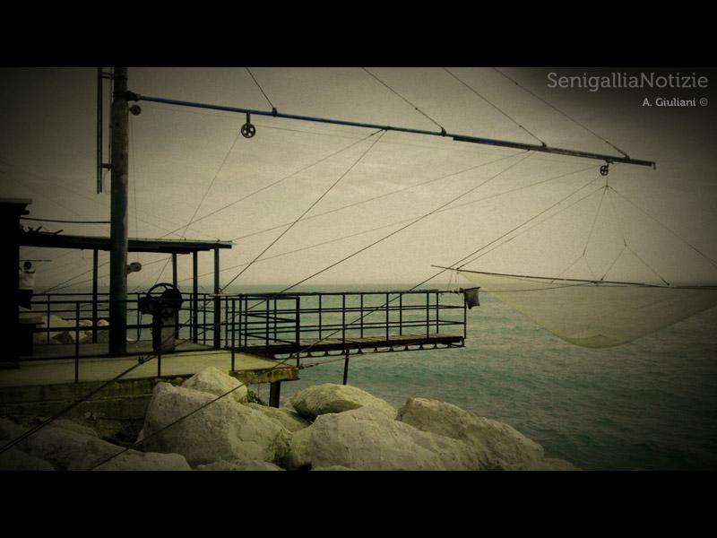 25/03/2012 - Strumenti per la pesca al porto di Senigallia