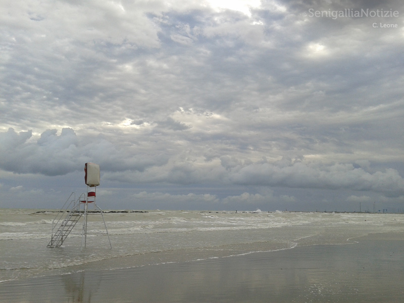 03/11/2014 - Cielo plumbeo sul mare di Senigallia