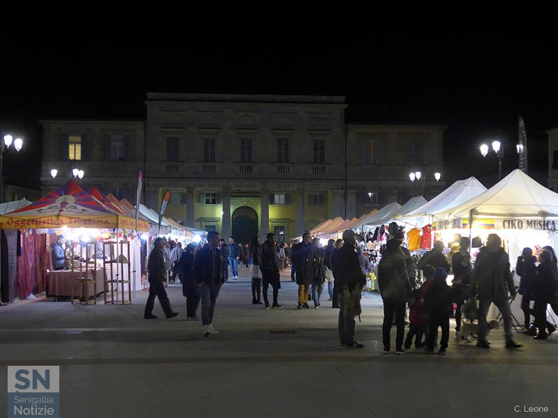 11/11/2016 - Mercato in piazza Garibaldi