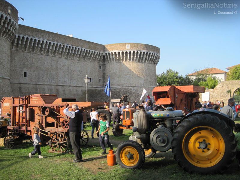 Pane Nostrum 2012 - mezzi agricoli d'epoca