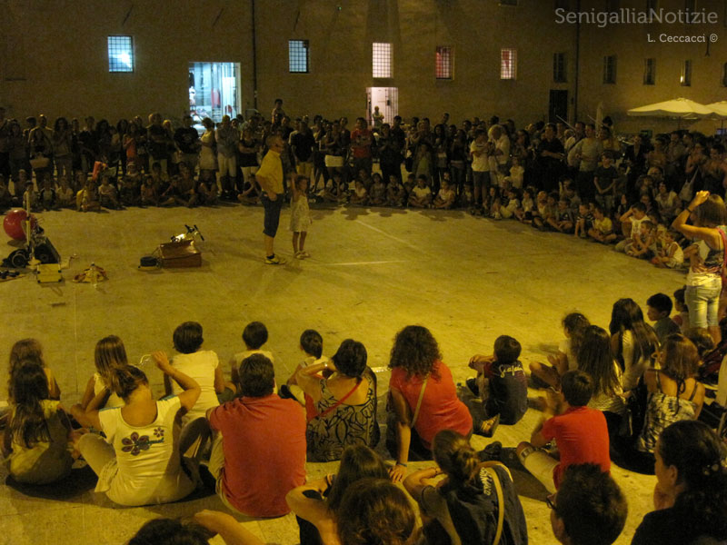 SenigArt - Spettacolo per bambini in piazza del Duca