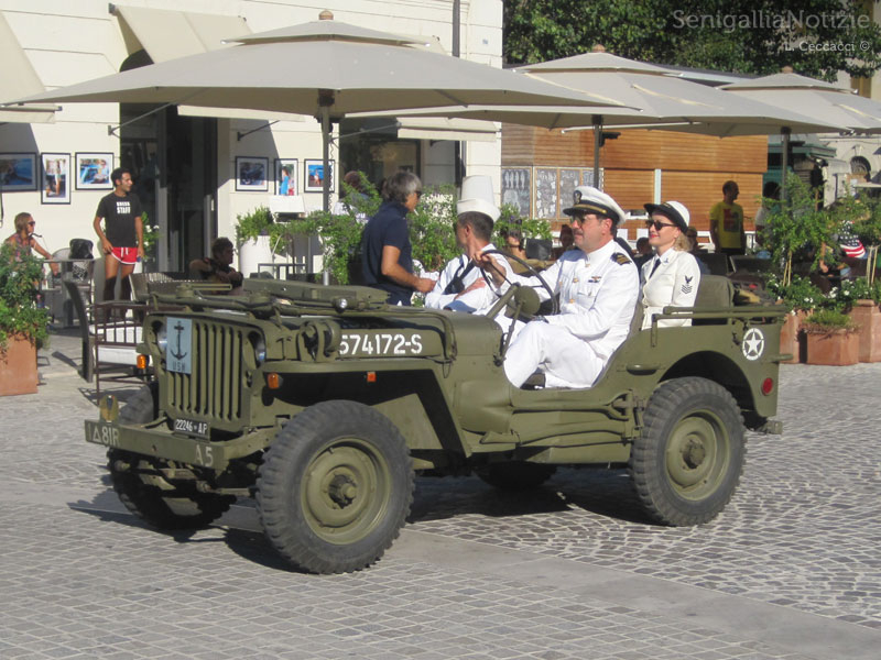 Jeep militare tra le auto d'epoca del Summer Jamboree