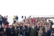 Autorità civili e militari e tanta gente affollano il braccio del porto inaugurato a Senigallia