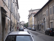 Via Cavallotti a Senigallia: sullo sfondo la Chiesa della Maddalena con l\'impostazione a 45°