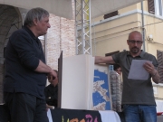 Don Ciotti e Marco Ardemagni durante l\'asta della legalità per Libera