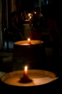 La sola luce delle candele illumina la Nottenera 2011