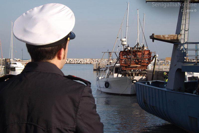 La Capitaneria di Porto supervisiona le operazioni