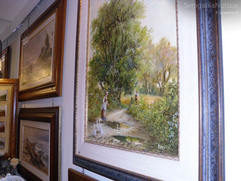 L'interno della galleria di Brunella Romyo in via Cavour