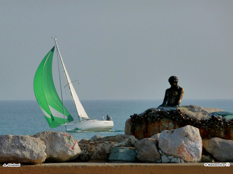 25/11/2009 - Senigallia, molo di levante e la Penelope